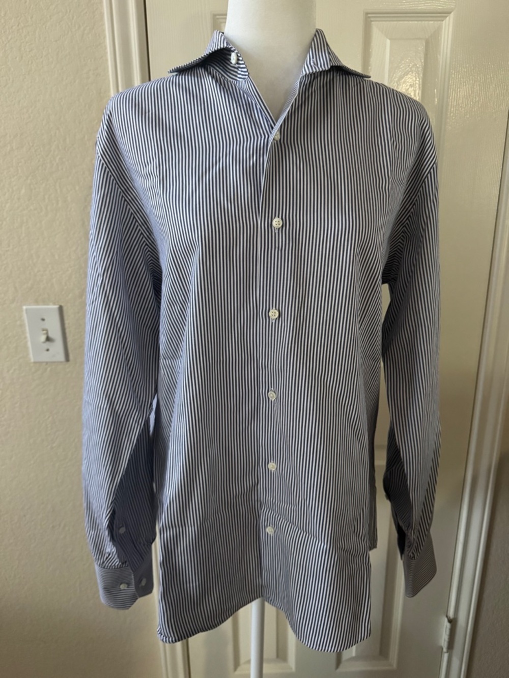 Neiman Marcus Men’s Blue & White Pinstripe Button-Down Shirt Size M • Classic